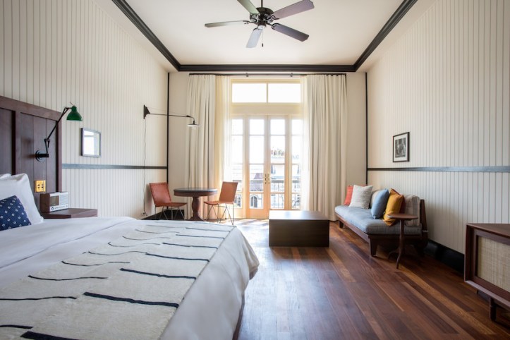 RS29561_ ATH_PR+Marketing_CC_Lauren_Coleman_rooms_ 201_esquina_1-scr